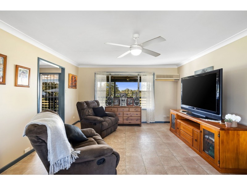 8 Lobwein Street, Meringandan West QLD 4352