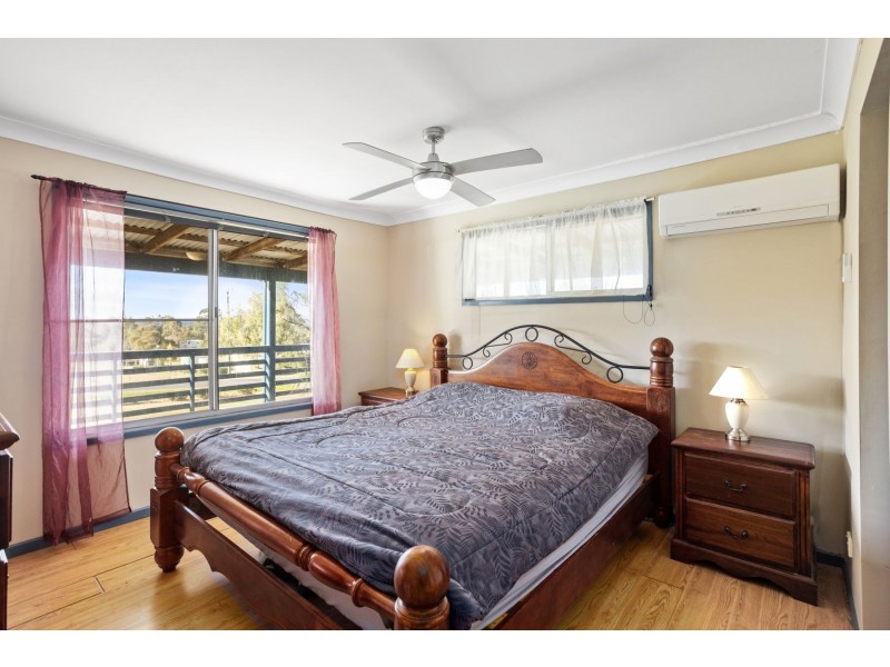 8 Lobwein Street, Meringandan West QLD 4352