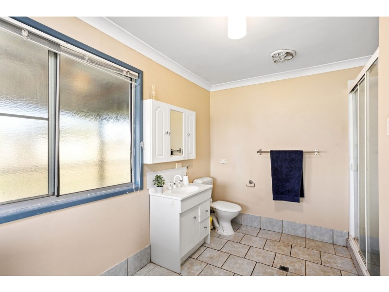 8 Lobwein Street, Meringandan West QLD 4352
