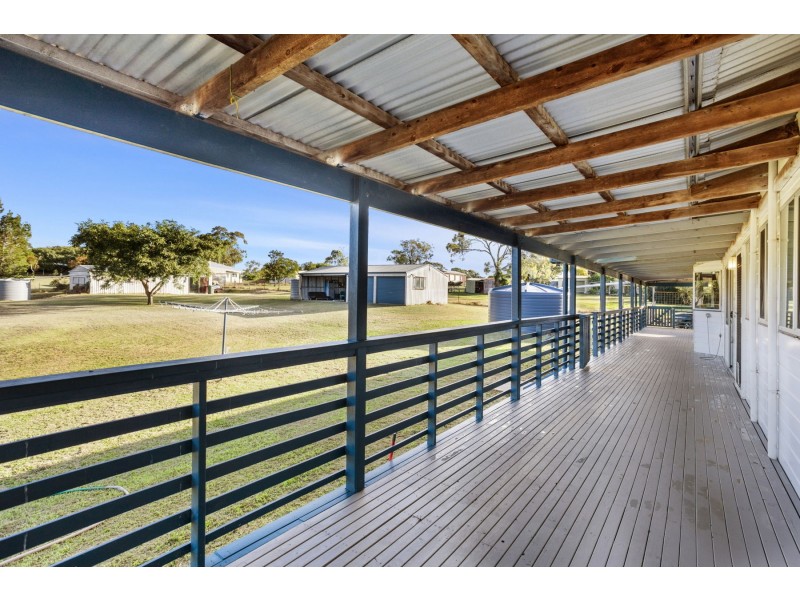 8 Lobwein Street, Meringandan West QLD 4352