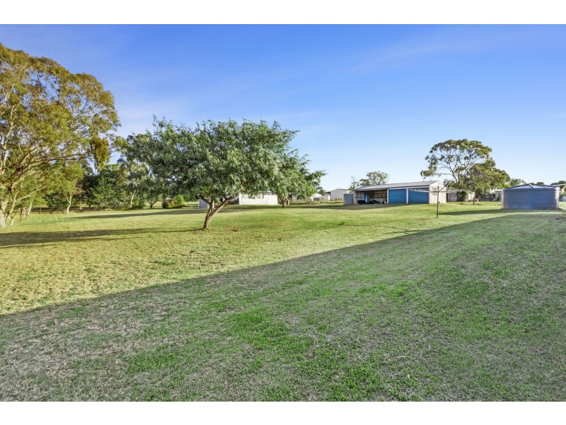 8 Lobwein Street, Meringandan West QLD 4352