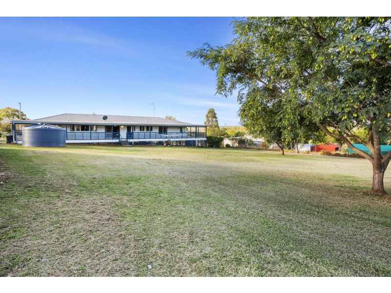 8 Lobwein Street, Meringandan West QLD 4352