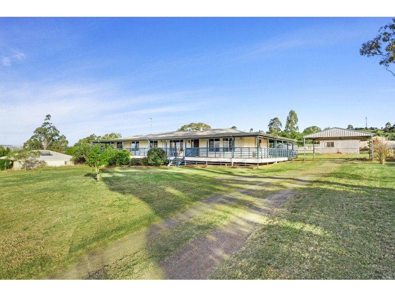8 Lobwein Street, Meringandan West QLD 4352