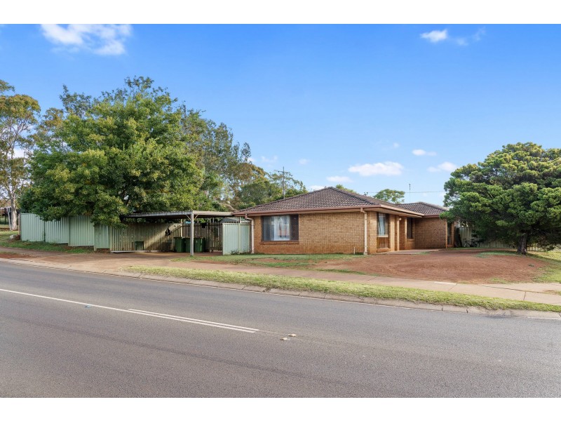 2 Champagne Crescent, Wilsonton Heights QLD 4350