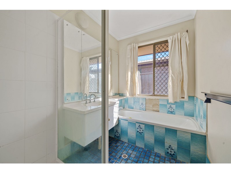 2 Champagne Crescent, Wilsonton Heights QLD 4350