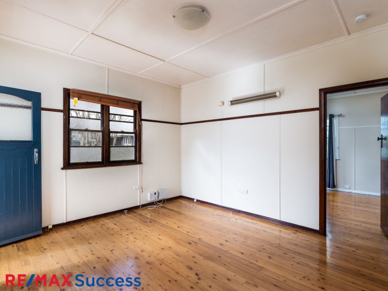 1 Sourris Street, Mount Lofty QLD 4350