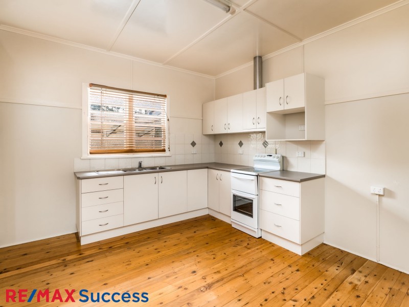 1 Sourris Street, Mount Lofty QLD 4350