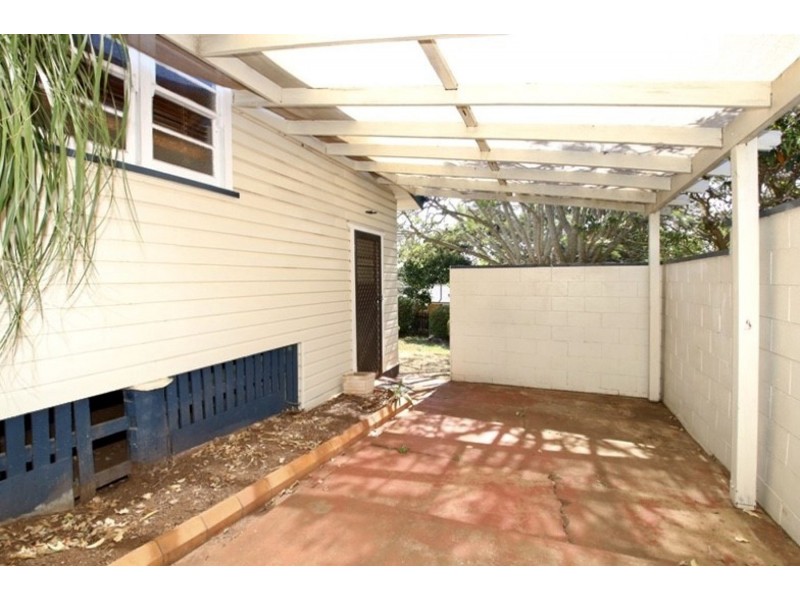 1 Sourris Street, Mount Lofty QLD 4350