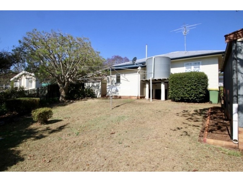1 Sourris Street, Mount Lofty QLD 4350