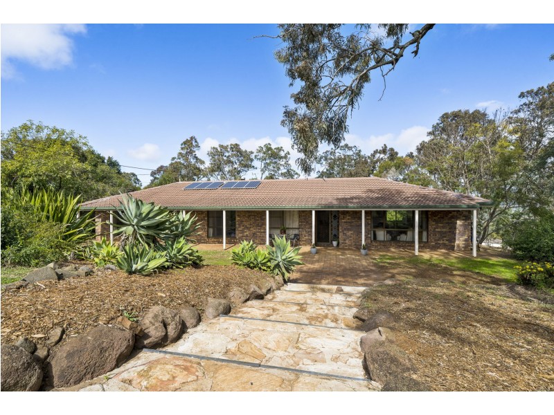 6 Phalaris Court, Meringandan West QLD 4352