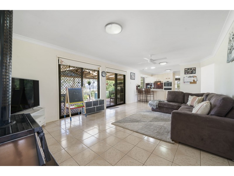 6 Phalaris Court, Meringandan West QLD 4352