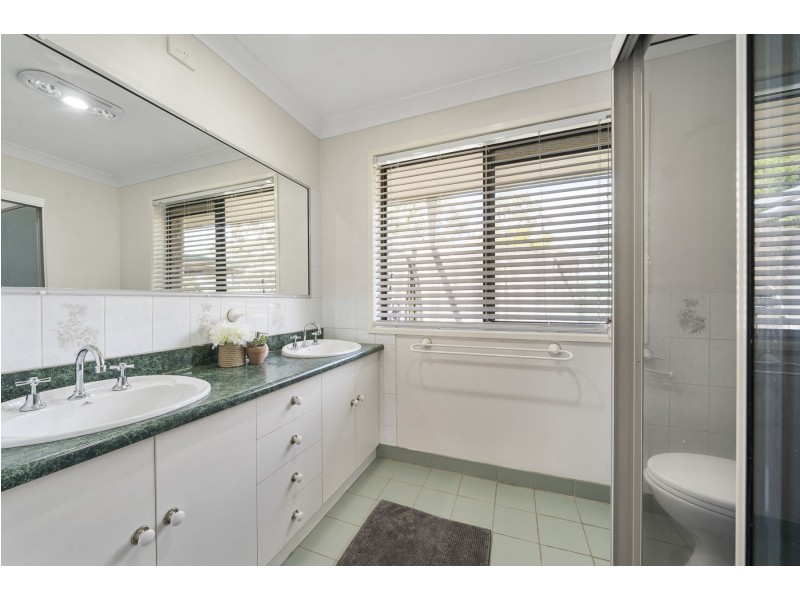 6 Phalaris Court, Meringandan West QLD 4352