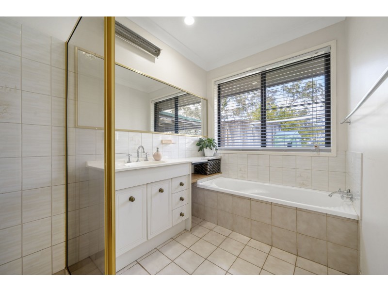 6 Phalaris Court, Meringandan West QLD 4352