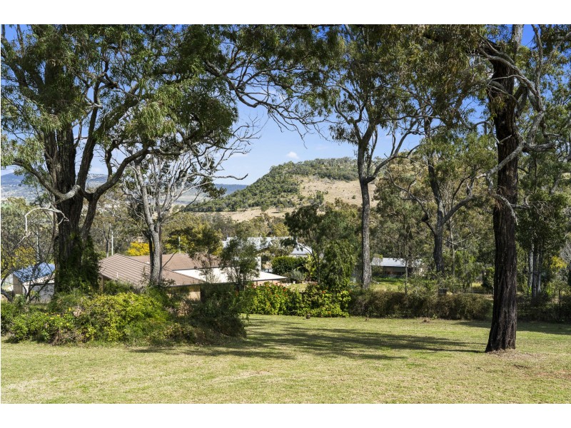 6 Phalaris Court, Meringandan West QLD 4352