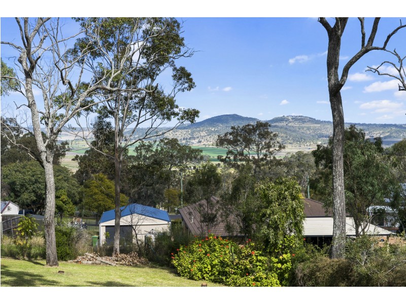 6 Phalaris Court, Meringandan West QLD 4352