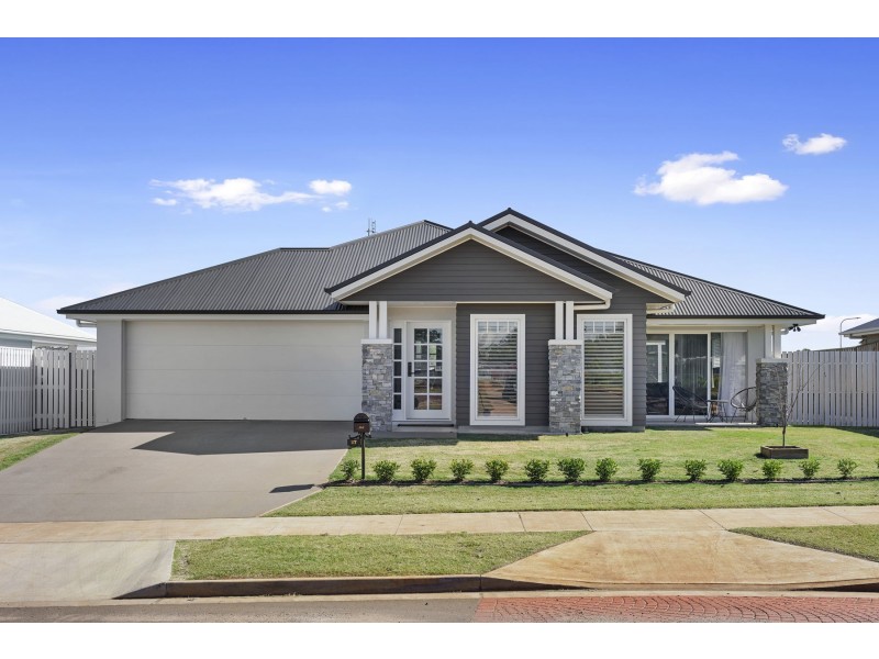 27 Crooke Street, Highfields QLD 4352