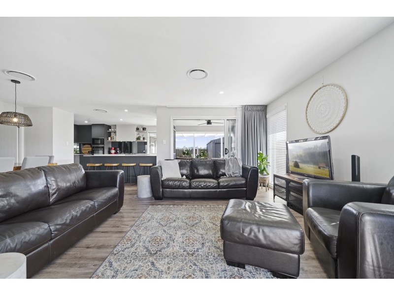 27 Crooke Street, Highfields QLD 4352