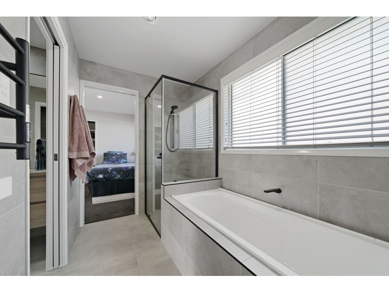 27 Crooke Street, Highfields QLD 4352