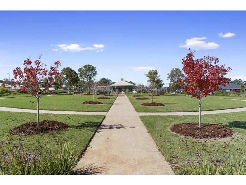 27 Crooke Street, Highfields QLD 4352