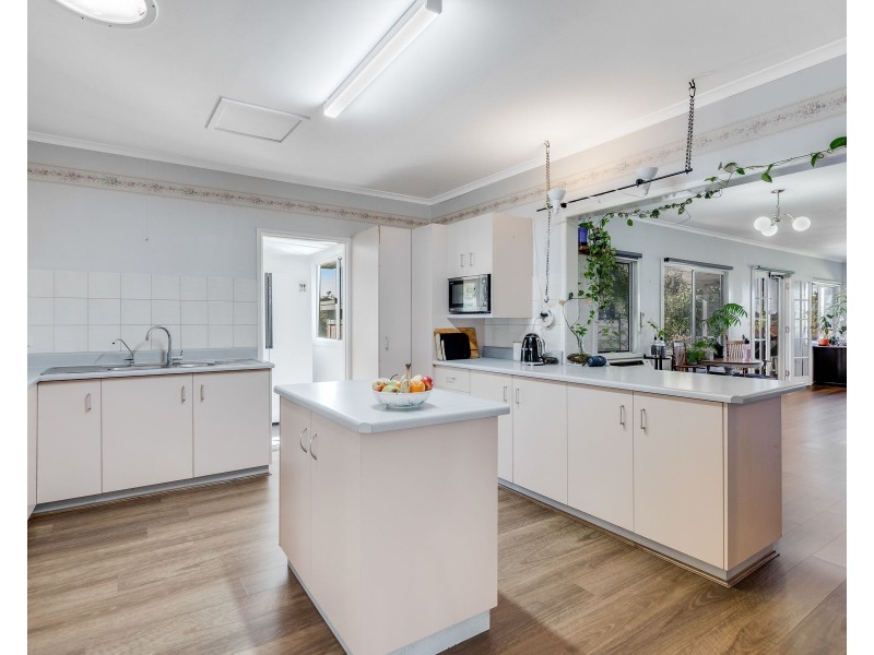 280 West Street, Kearneys Spring QLD 4350