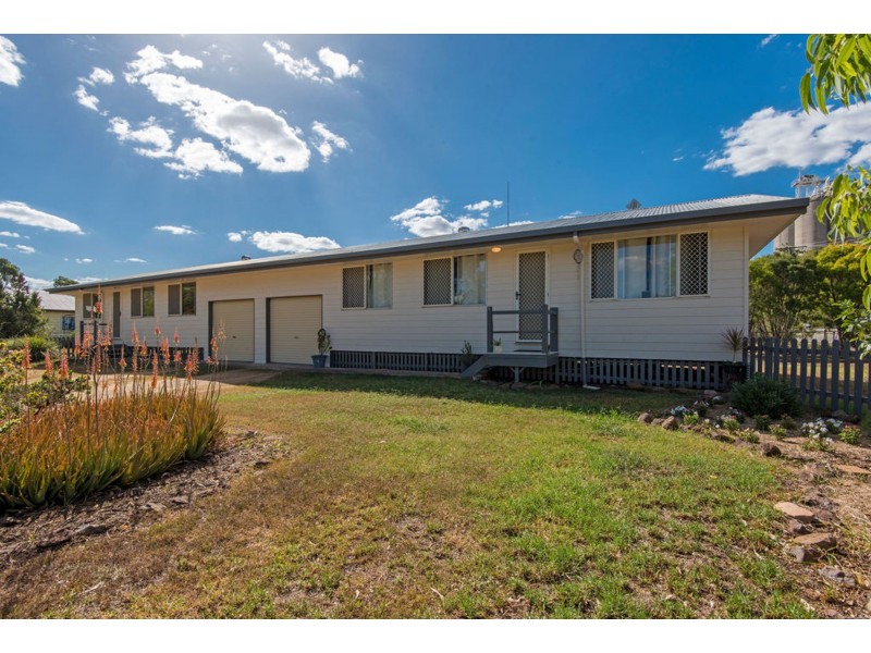 18 Railway Street, Cambooya QLD 4358