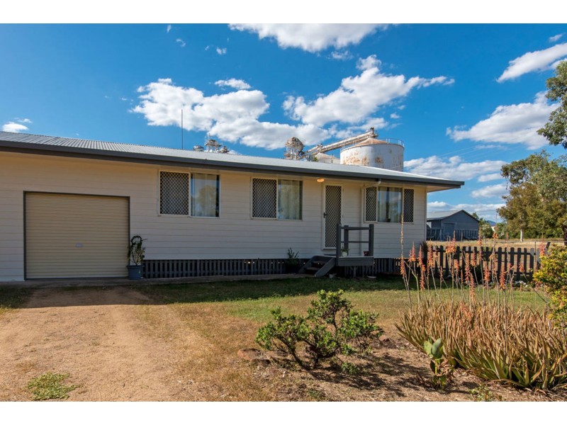 18 Railway Street, Cambooya QLD 4358