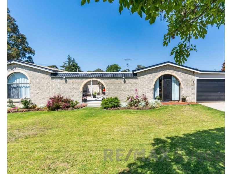 1 Collard Court, Darling Heights QLD 4350