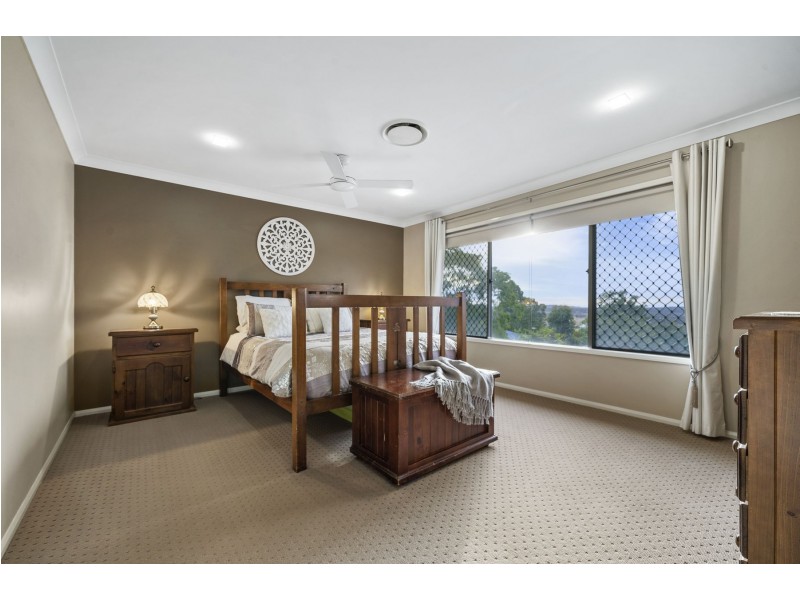 6 Mountview Court, Highfields QLD 4352