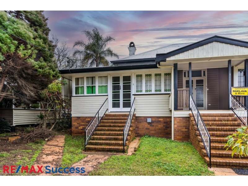 2/111 Bridge St, Mount Lofty QLD 4350