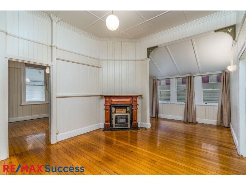 2/111 Bridge St, Mount Lofty QLD 4350