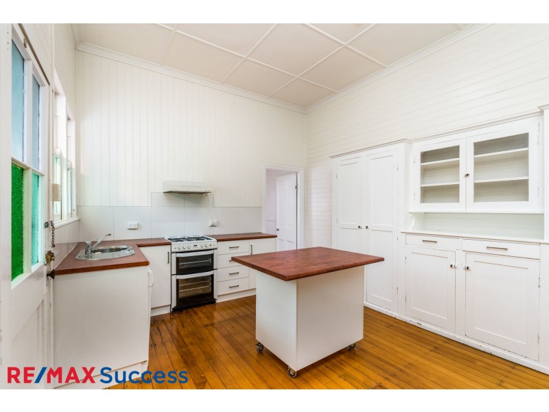 2/111 Bridge St, Mount Lofty QLD 4350