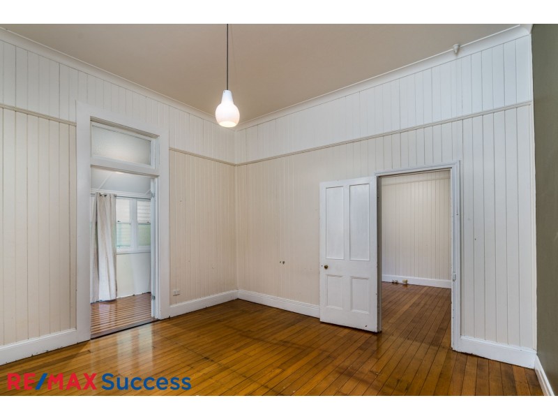 2/111 Bridge St, Mount Lofty QLD 4350