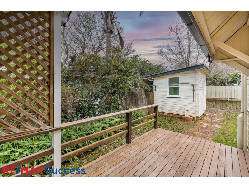 2/111 Bridge St, Mount Lofty QLD 4350