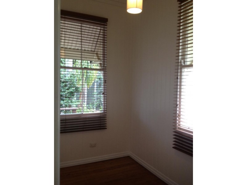 2/111 Bridge St, Mount Lofty QLD 4350