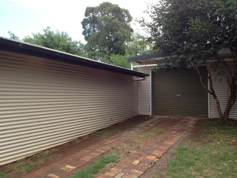 2/111 Bridge St, Mount Lofty QLD 4350