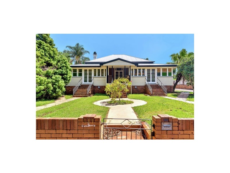 2/111 Bridge St, Mount Lofty QLD 4350