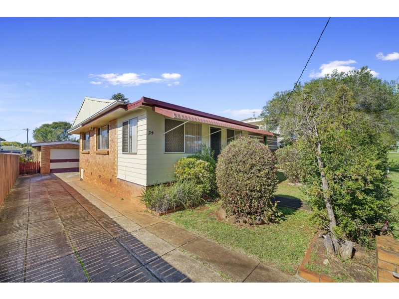 34 Holberton Street, Rockville QLD 4350