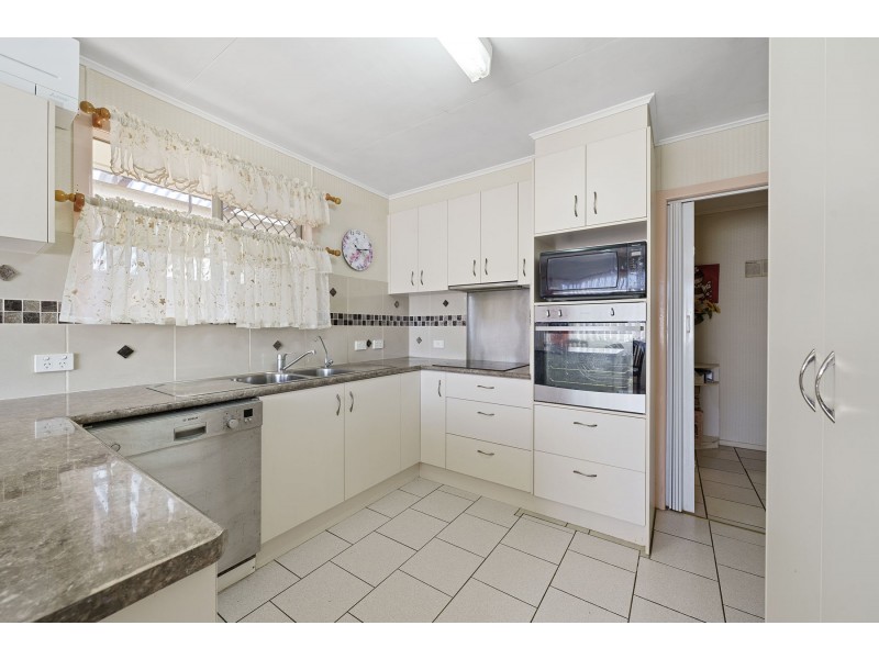 34 Holberton Street, Rockville QLD 4350