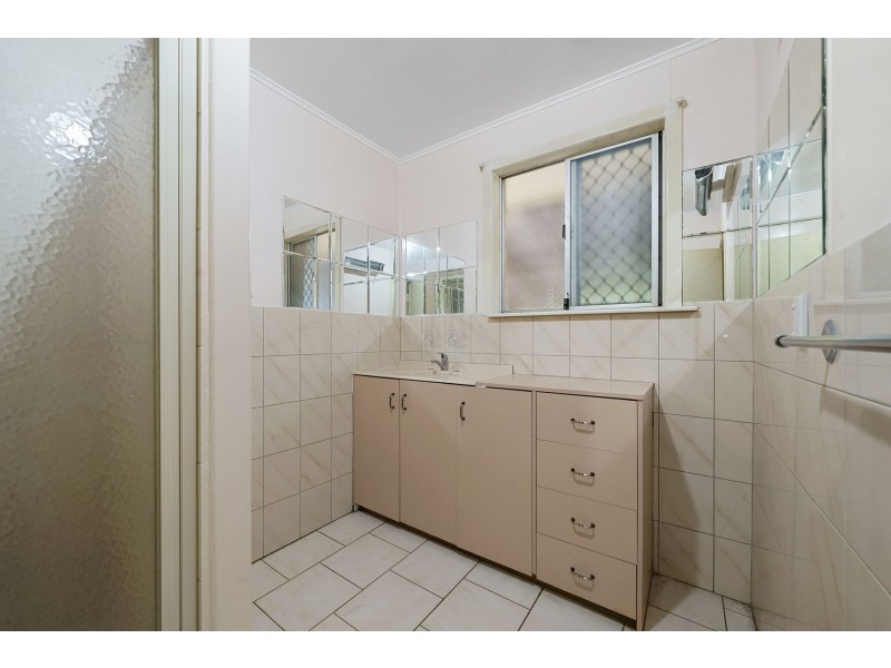 34 Holberton Street, Rockville QLD 4350