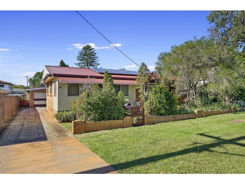 34 Holberton Street, Rockville QLD 4350