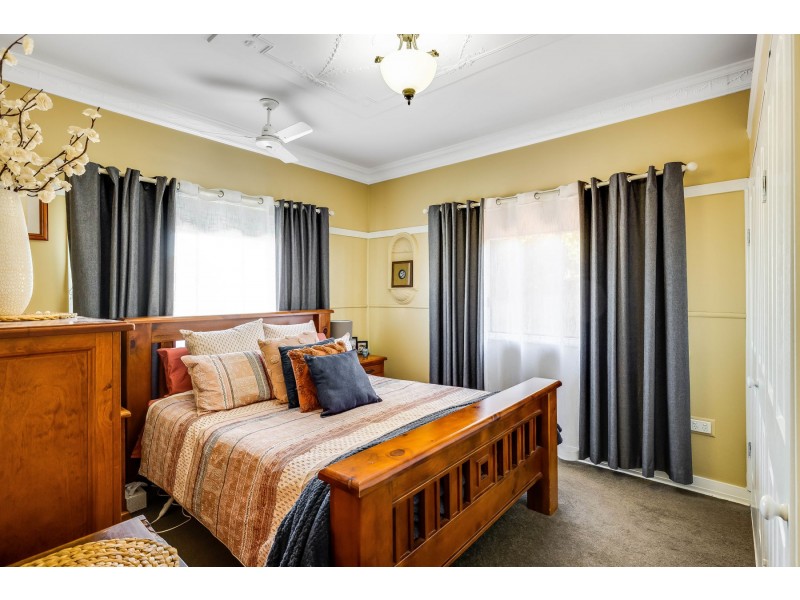 15 Bullock Street, Rockville QLD 4350