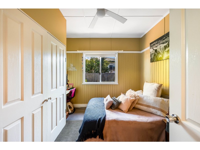 15 Bullock Street, Rockville QLD 4350