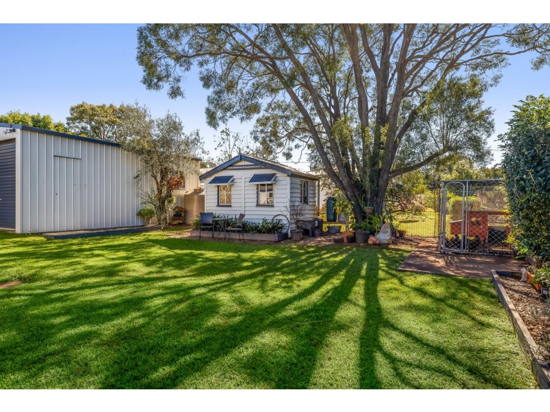 15 Bullock Street, Rockville QLD 4350