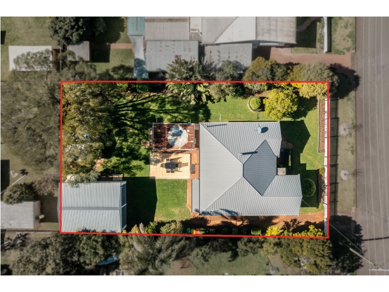15 Bullock Street, Rockville QLD 4350