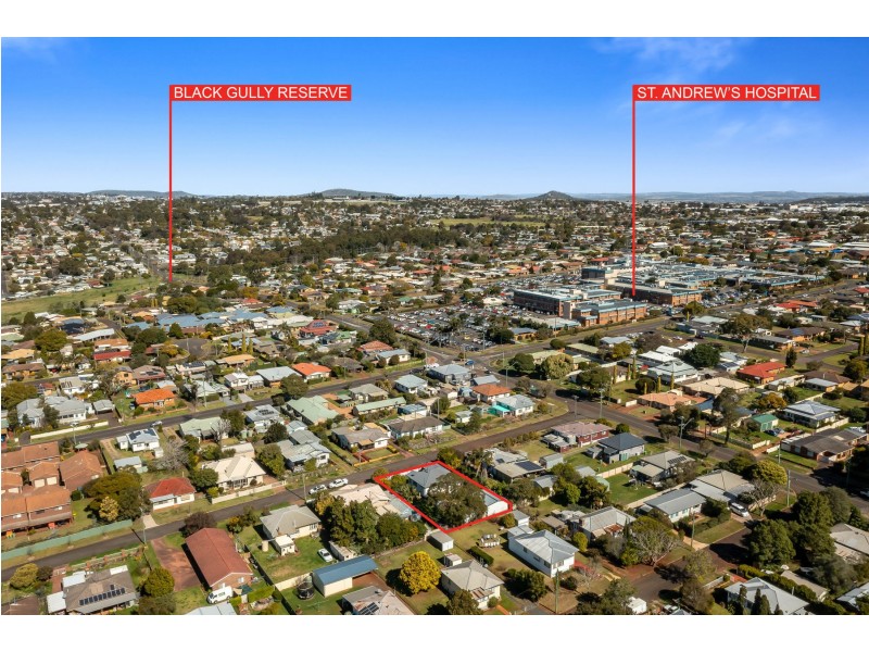 15 Bullock Street, Rockville QLD 4350