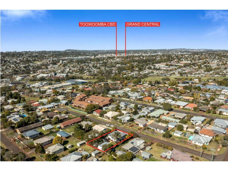 15 Bullock Street, Rockville QLD 4350