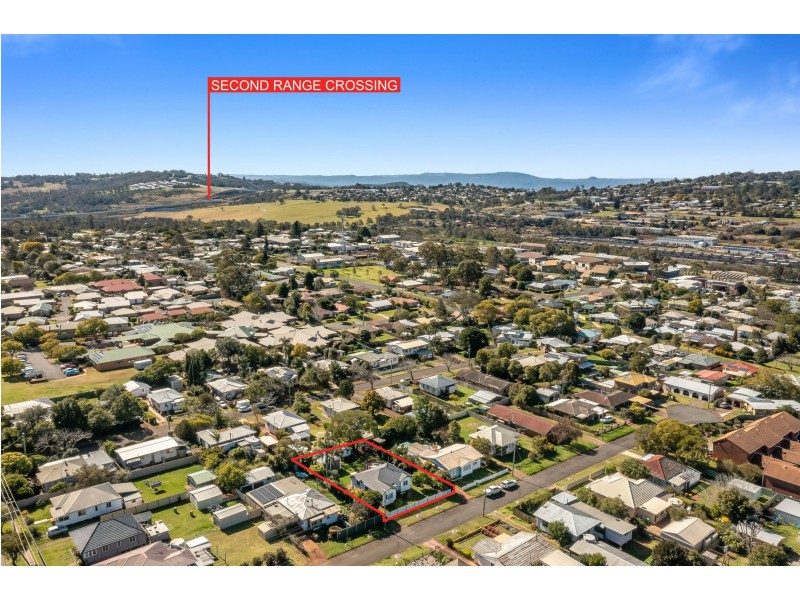 15 Bullock Street, Rockville QLD 4350