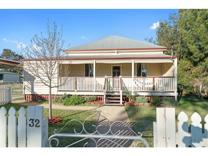 32 John Street, Goombungee QLD 4354