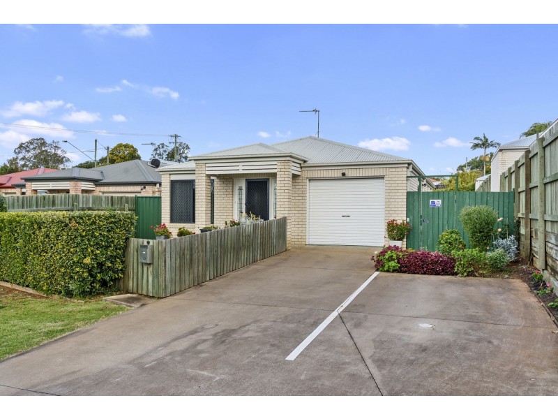 3/2 Swallow Court, Newtown QLD 4350