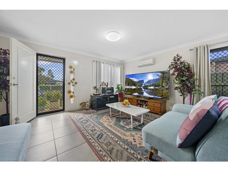 3/2 Swallow Court, Newtown QLD 4350